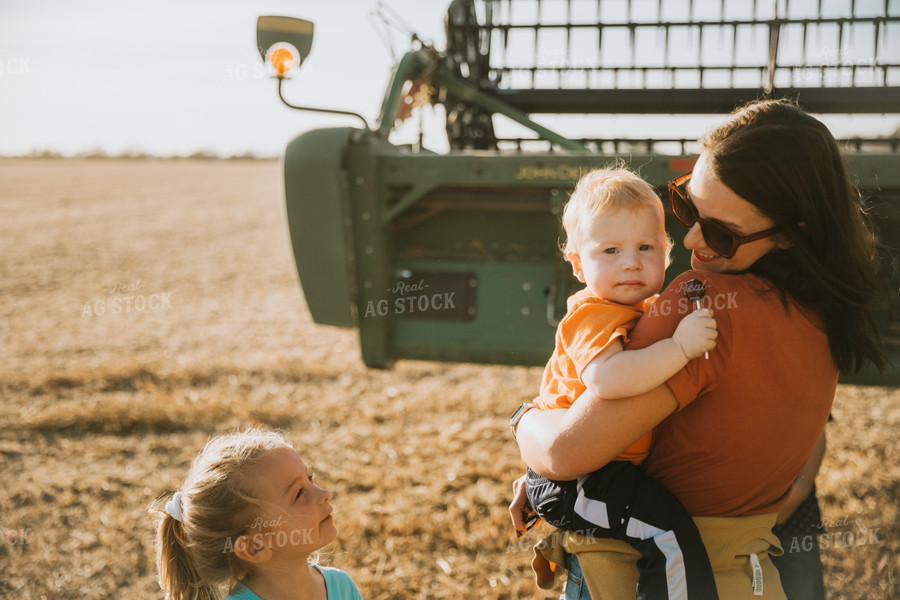 Farm Mom and Kids in Field 7217