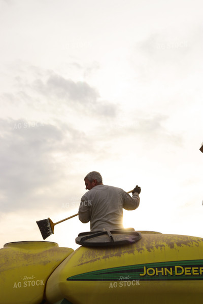 Farmer Loading Planter 109065