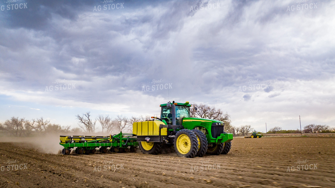 Tractor Plants Field 56622