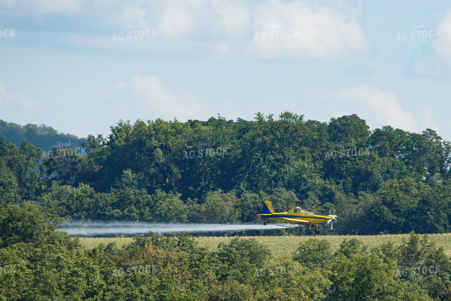 Crop Duster Flying 145019