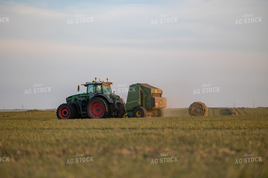 Baling Hay 72136