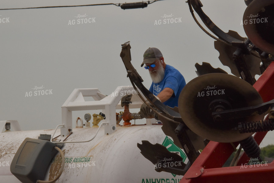 Applying Anhydrous Ammonia 84189