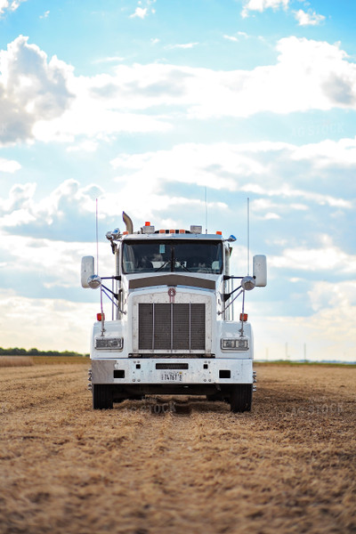 Semi in Field 93215