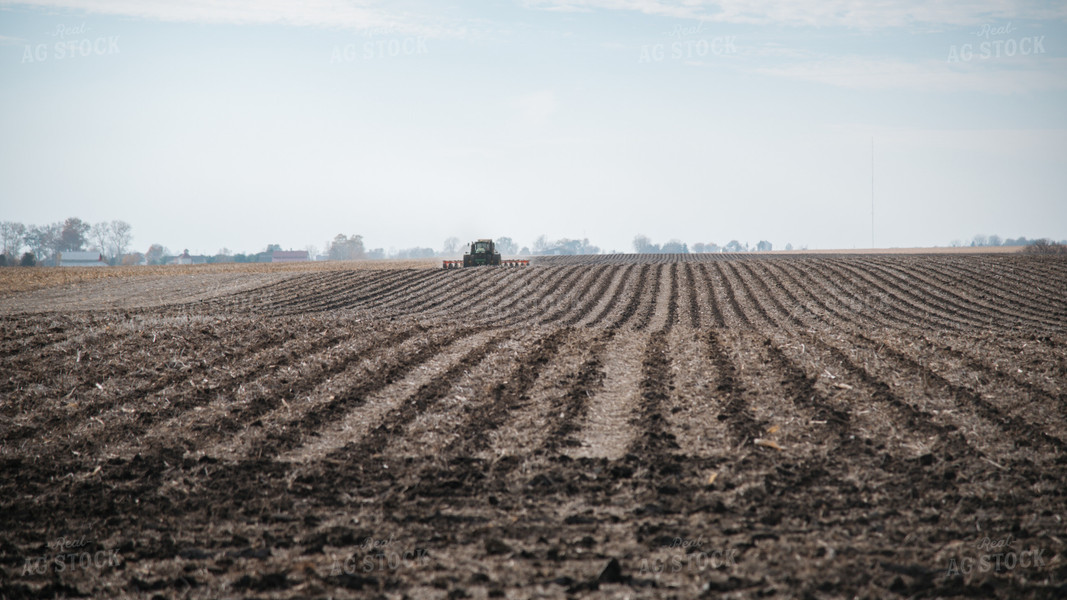 Applying Anhydrous and Dry Fertilizer 26179