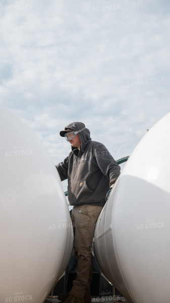 Input Supplier Loads Anhydrous Tanks 26236