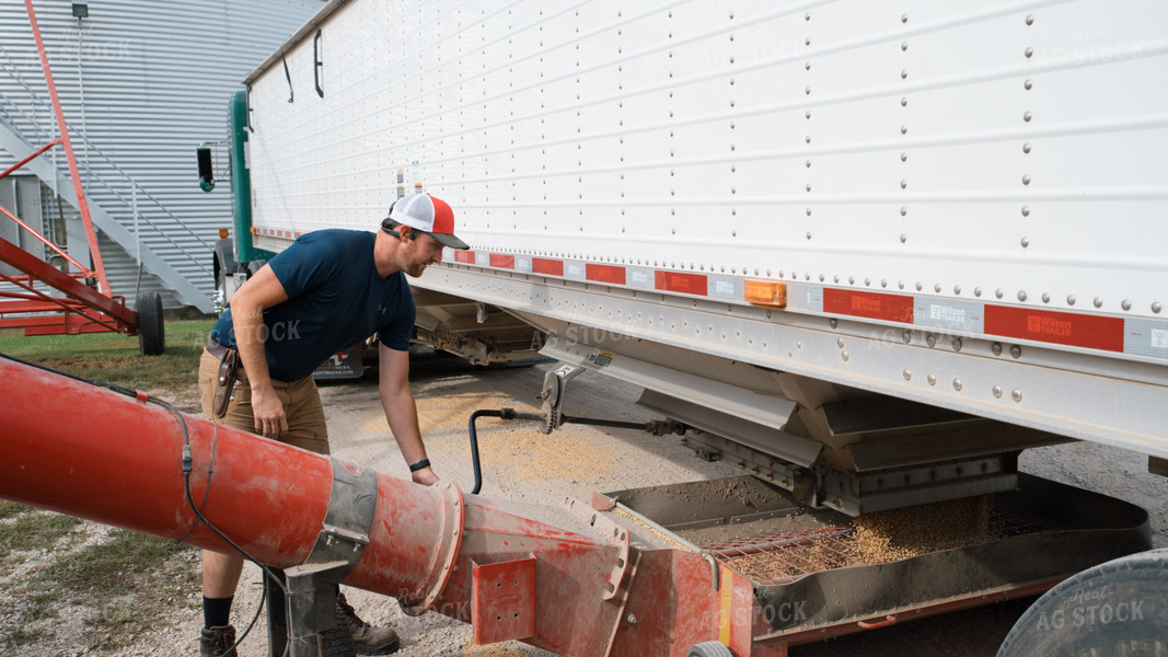 Farmer Loading Bin 26253