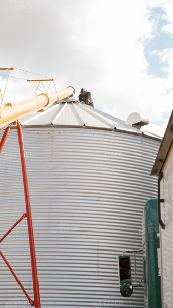 Farmer Loading Bin 26270