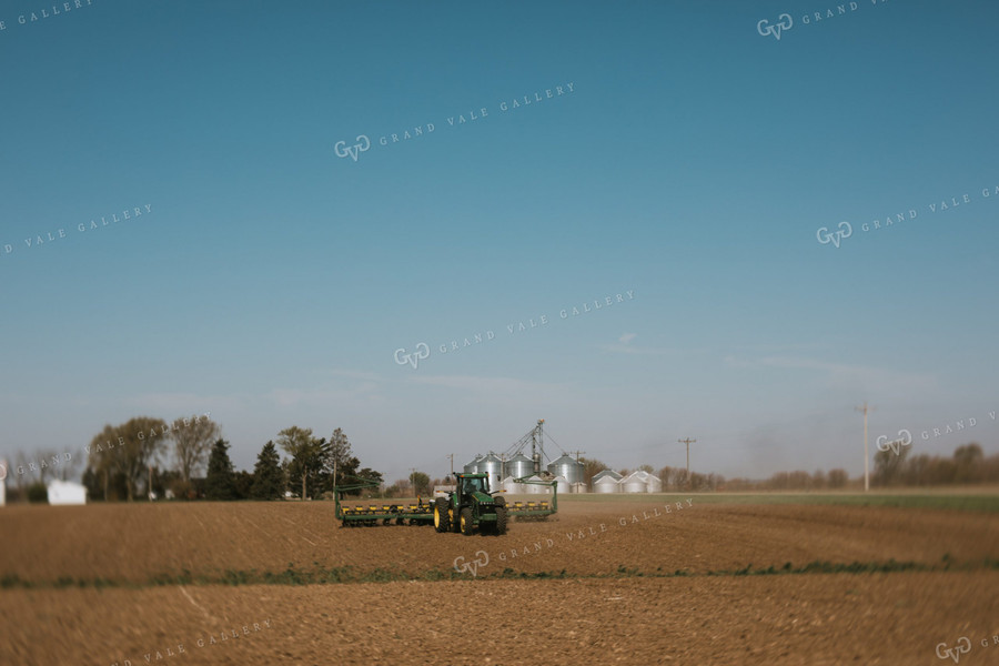 Planter with Farmstead and Grain Bins in Background 4002