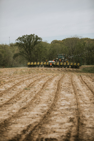 Planting Corn on No-Till Ground 4022