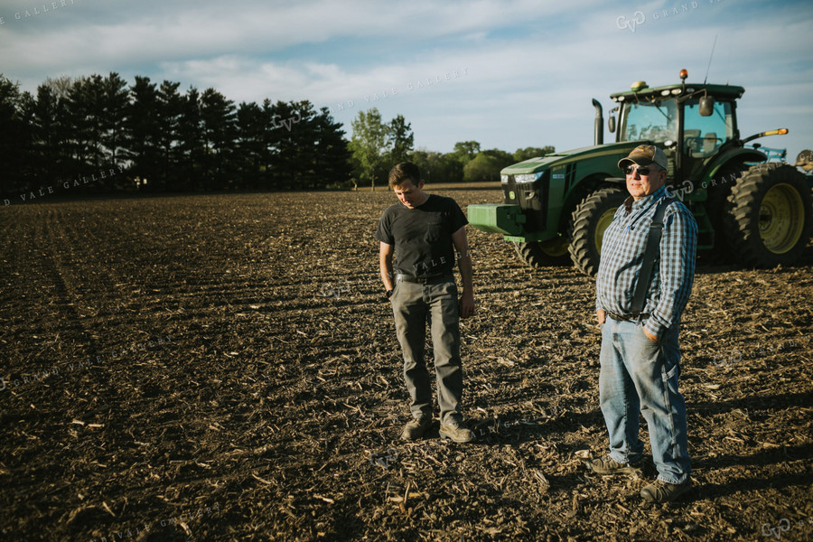 Farmers in Field with Planter 4245