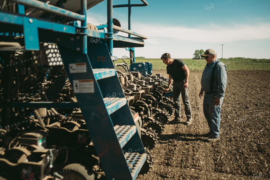 Farmers Adjusting Planter 4269