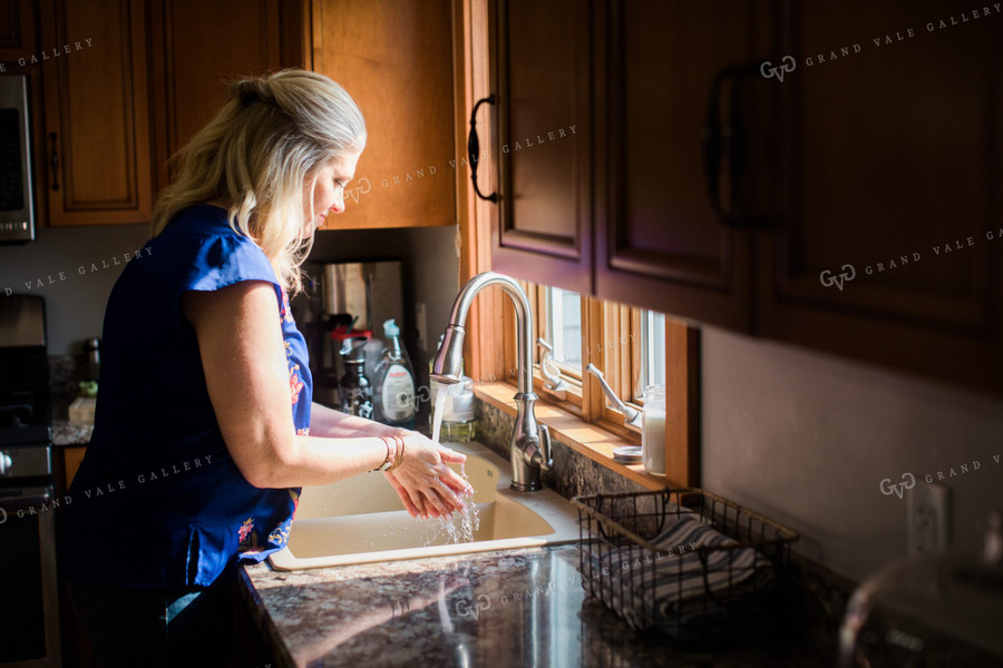 Farm Wife at Kitchen Sink 4407