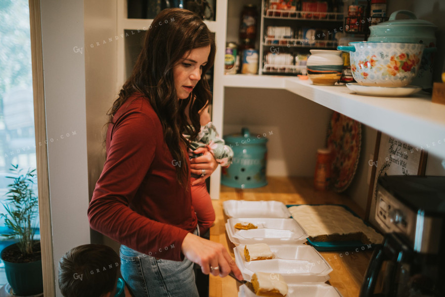 Farm Mom Preparing Field Meals 5029