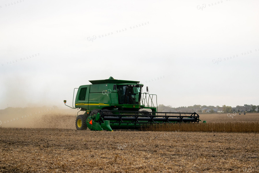 Combining Soybeans 50055