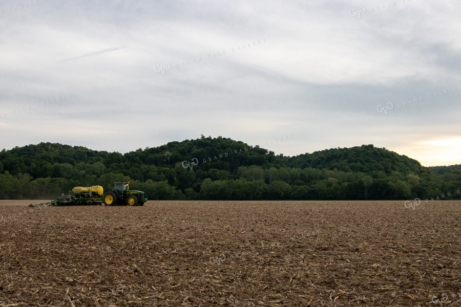 Planting on Sunny Day 52130