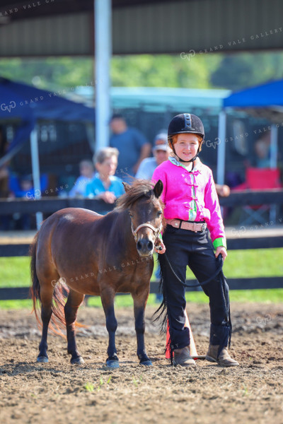 4H Kid Showing Horse 52190