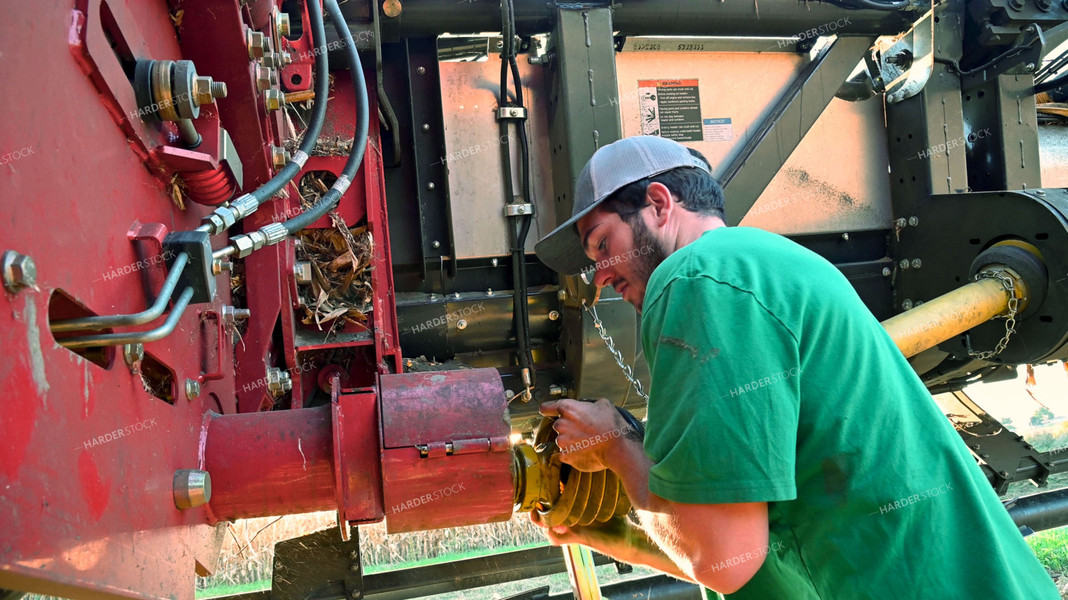 Farmer Connecting PTO onto Combine Head 25528