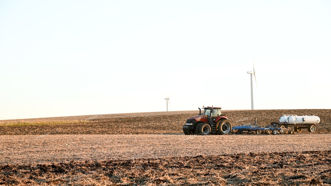 Tractor Applying Anhydrous 25863