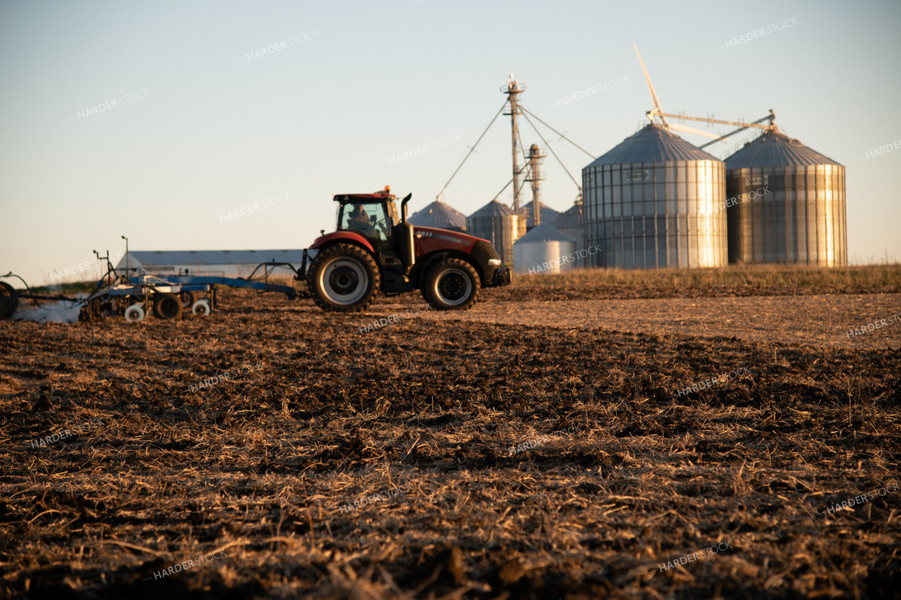 Tractor Applying Anhydrous 25871