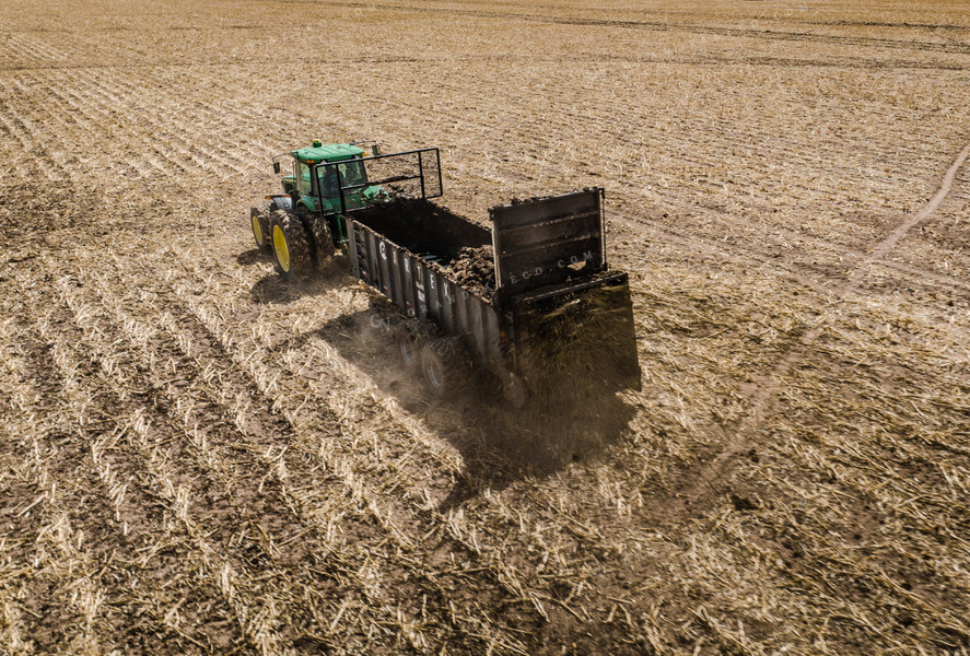 Spreading Manure Drone 56263