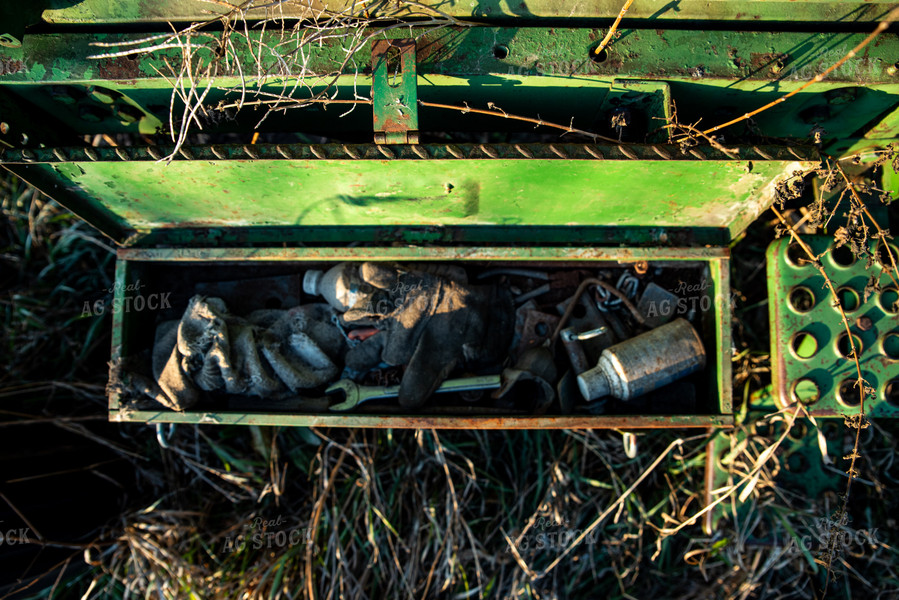 Tractor Toolbox 76069