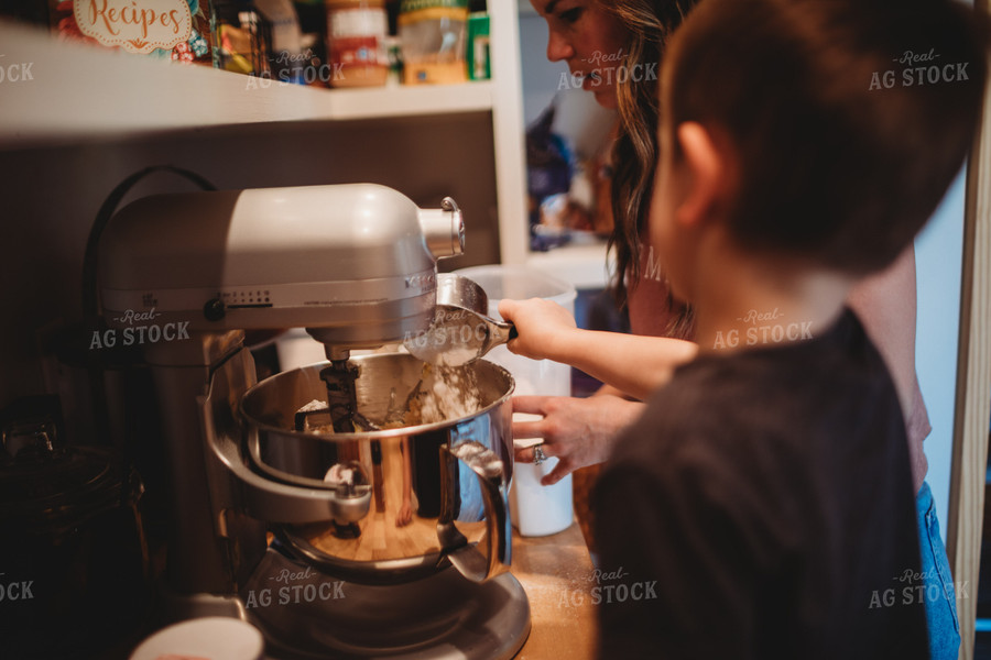 Farm Mom Baking with Kids 5569