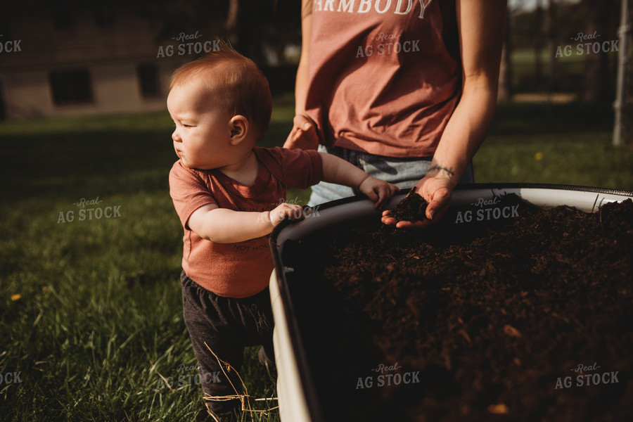 Farm Mom with Kids in Garden 5578