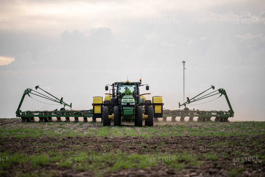 Planter in Field 76143