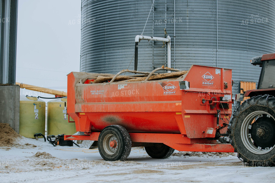 Tractor and feed mixer 77135