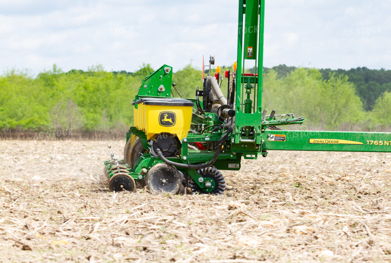 Planter in Field 79005