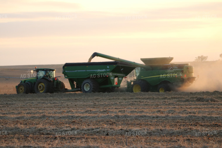 Combine Unloading into Grain Cart 82010