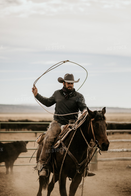 Cattleman on Horse 54040