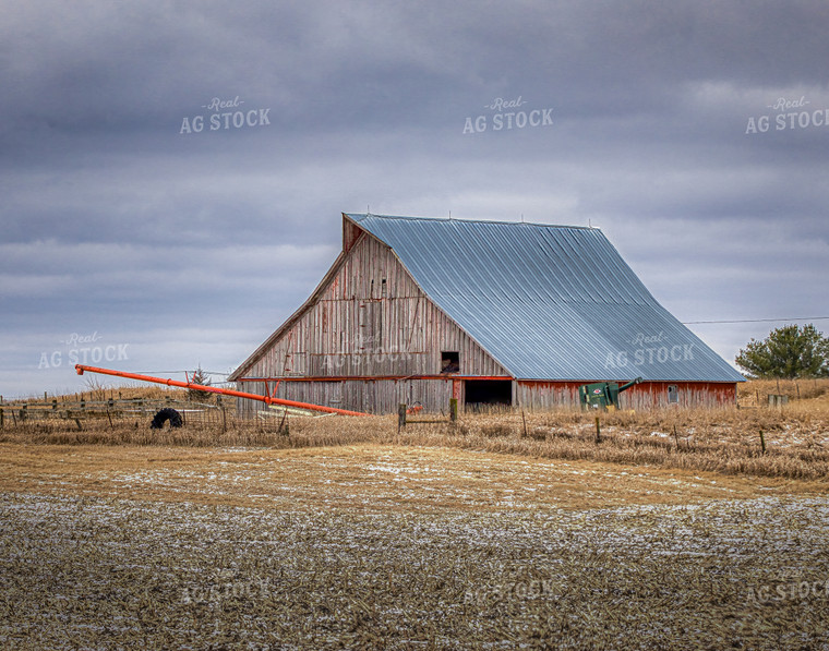 Barn in Rural Landscape 124000