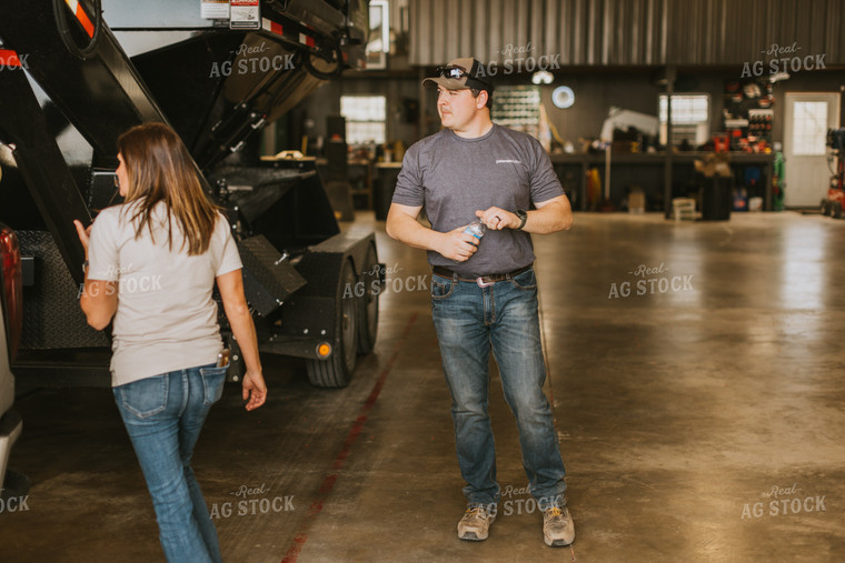 Farmers Talk in Shed 7608