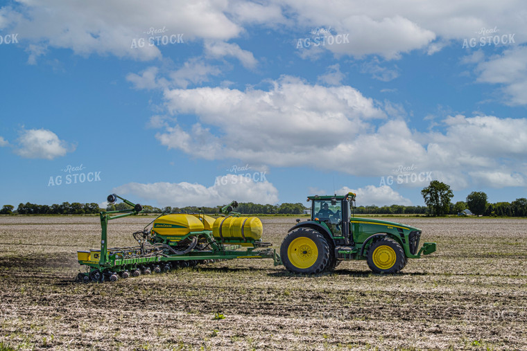 Tractor Plants Field 124022