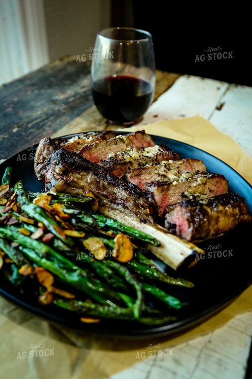 Sliced Grilled Cowboy Steak with Green Beans 134012