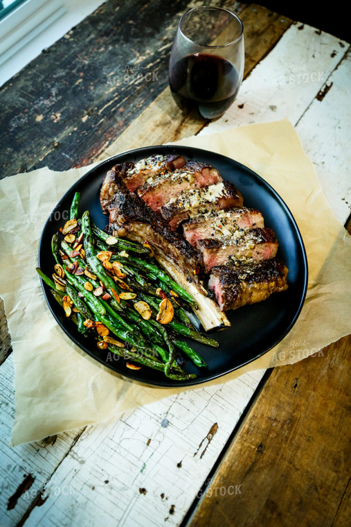 Sliced Grilled Cowboy Steak with Green Beans 134013