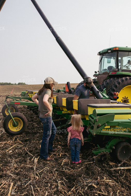 Farm Family Loading Planter Boxes with Seed Tender 67310