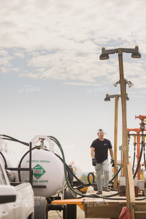 Applicator Filling Anhydrous Tanks 8000