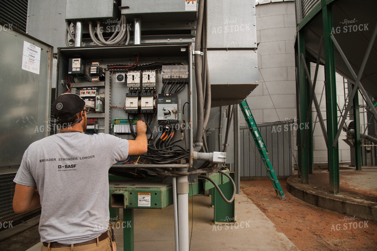 Farmer Fixing Grain Dryer 26018