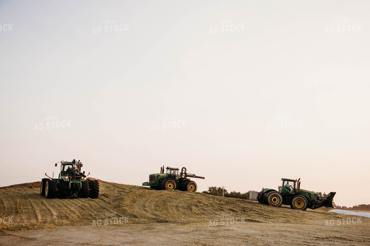 Packing Silage 152049