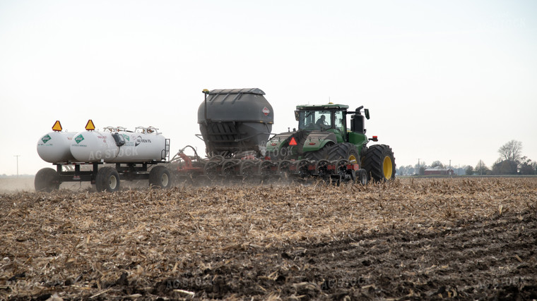 Applying Anhydrous and Dry Fertilizer 26142