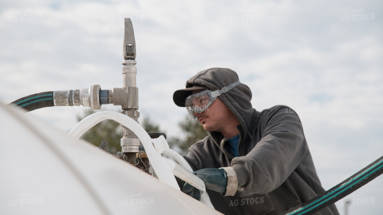 Input Supplier Loads Anhydrous Tanks 26242