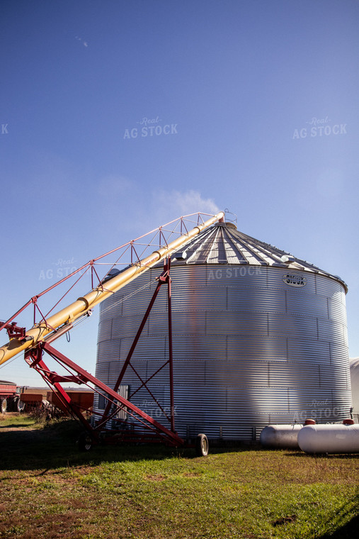 Auger Loading Grain Bin 67538