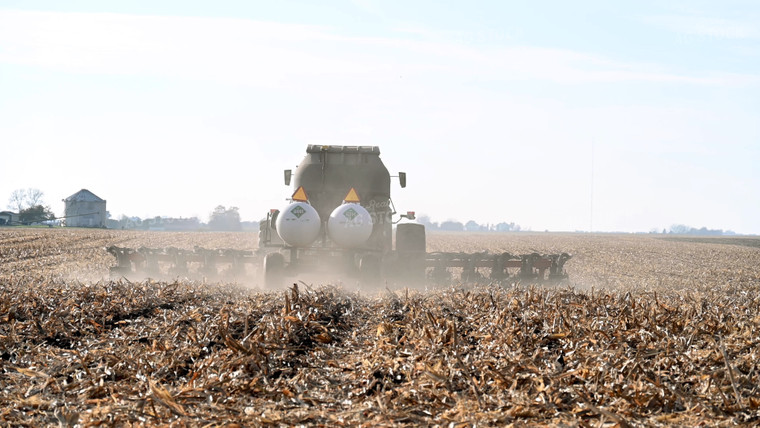 Applying Anhydrous Ammonia 26327