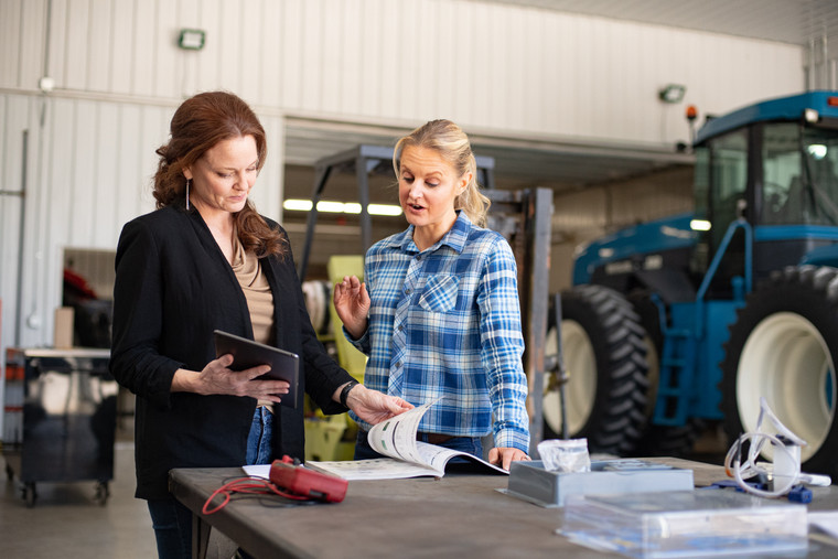 Female Farmer and Saleswoman 168028