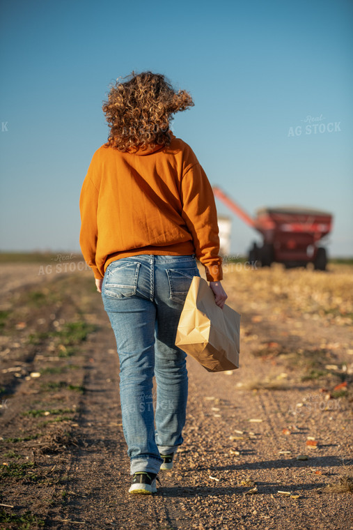 Farm Wife Delivering Field Meal 76502