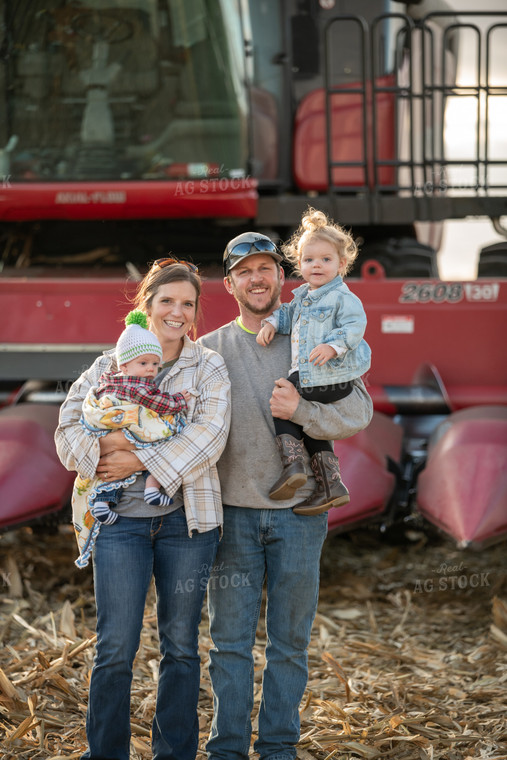 Farmers with Kids 76549