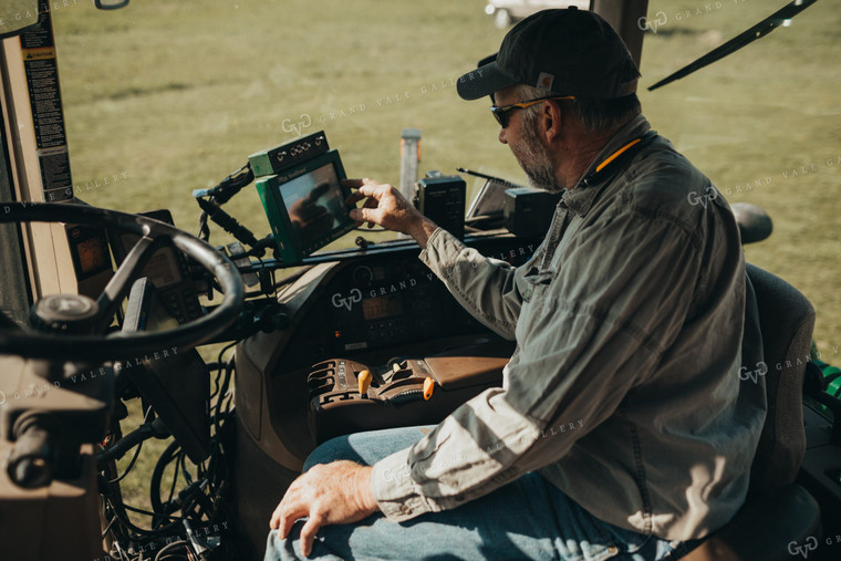 Farmer in Planter with Monitors 4090