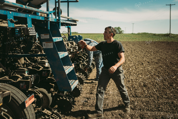 Farmers Adjusting Planter 4271